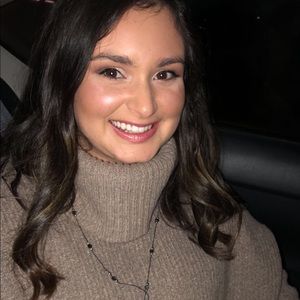 Meet your Posher, Brooke